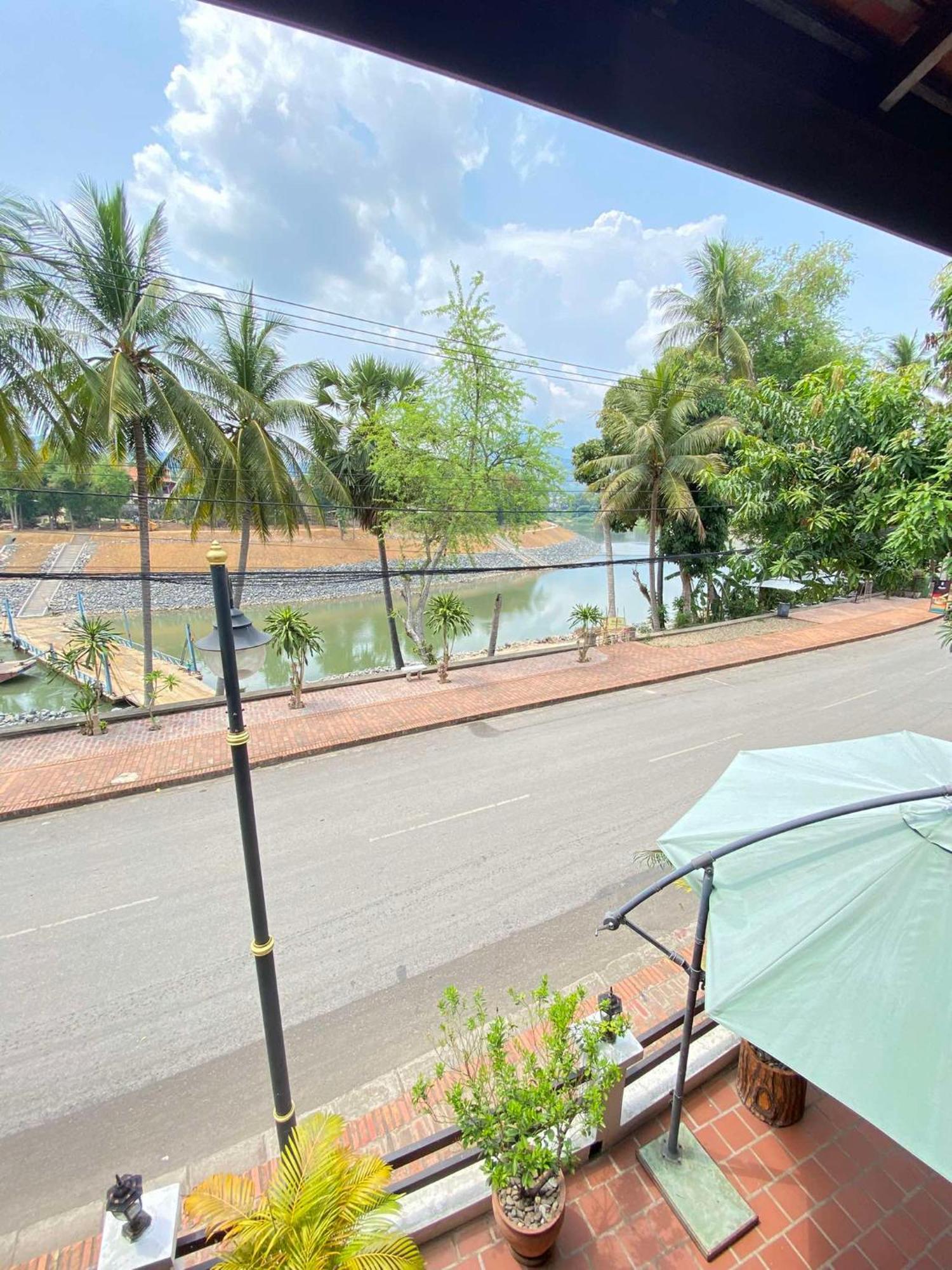Golden Lotus Namkhan View Luang Prabang Bagian luar foto