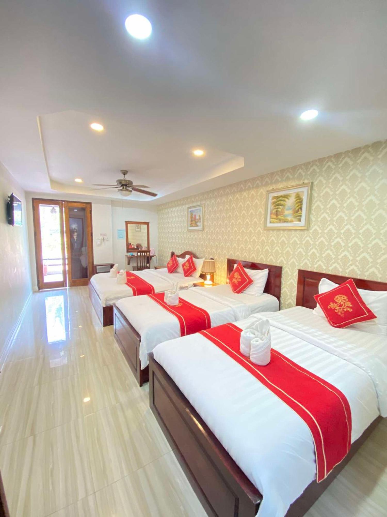 Golden Lotus Namkhan View Luang Prabang Bagian luar foto
